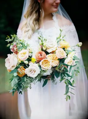 Orange garden rose bouquet