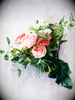 Pink garden rose bouquet