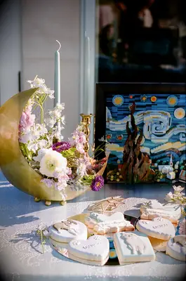 Floral moon wedding centerpeice