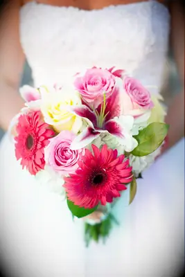 Romantic Lily Bouquet With Gerbera Daisies