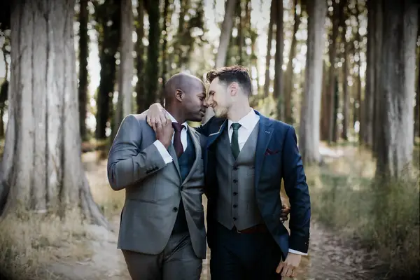 30 photos de fiançailles d'automne pour mettre en signet pour votre séance photo