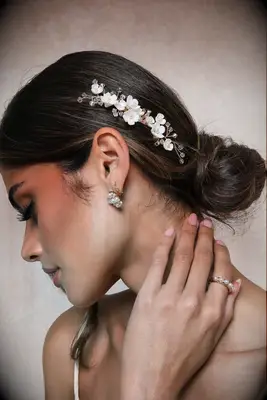 Gold floral hair accessory