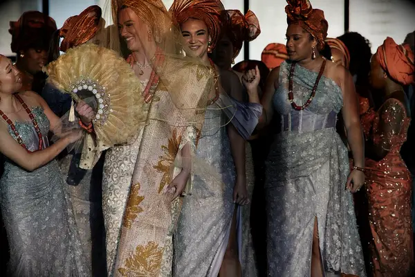 Todo lo que necesita saber sobre la ropa de boda nigeriana, según los expertos