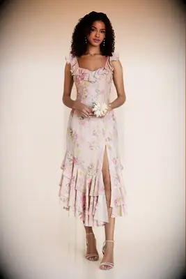 Estos 18 vestidos invitados de invitados a la boda con estampado de flores son tan soñadores