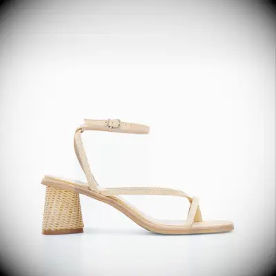 Low block nude heel
