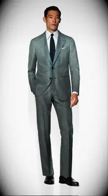 Linen suit from Suitsupply for cocktail wedding