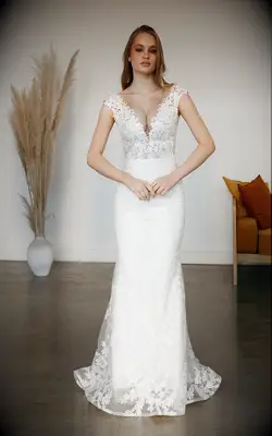 Olivia Bottega lace wedding dress for bigger busts