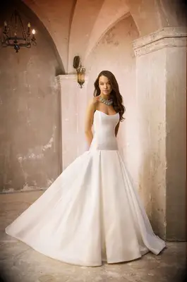 Paloma Blanca strapless wedding dress for bigger busts