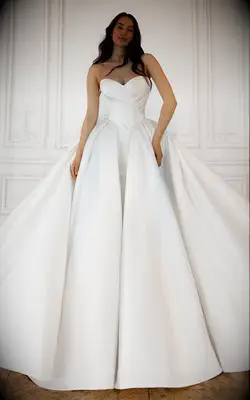 Olivia Bottega strapless wedding dress for bigger busts