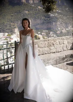 20 brudekjoler til større buster og shoppingtips for at finde den rigtige justering