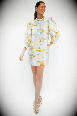 Light blue jacquard mother of the bride dress from Tuckernuck for outdoor wedding