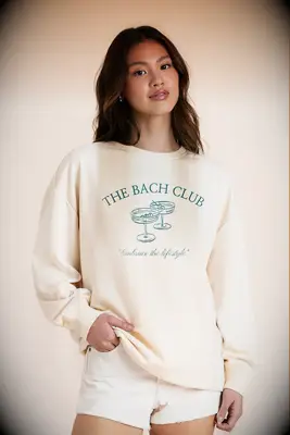 18 Bridle y la dama de honor lista para la cámara se están preparando para los atuendos