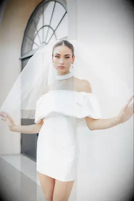 Model wears a beautiful full elbow-length veil. 