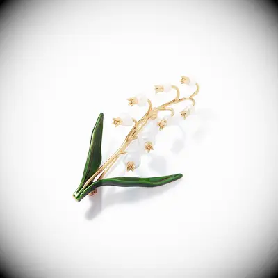 Floral brooch with pearls