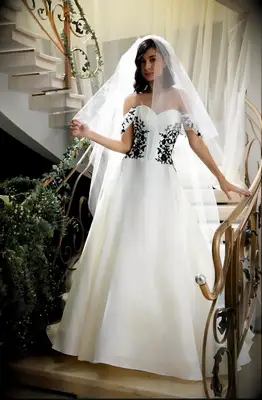Wedding dress with off-the-shoulder sleeves from Lotus Threads