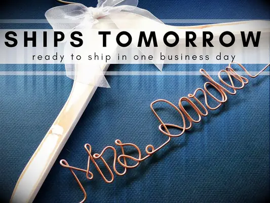 Wooden hanger with bow and future title and name in rose gold wire