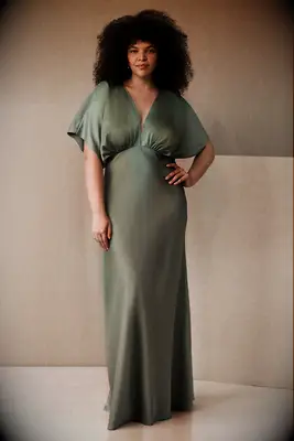 Short sleeve plunge-neck green gown
