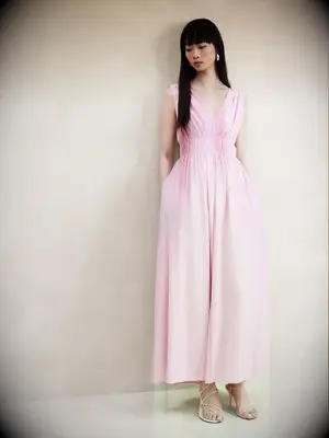 Sleeveless pink V-neck maxi dress
