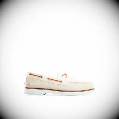 Cream boat shoes for beach wedding from Sperry
