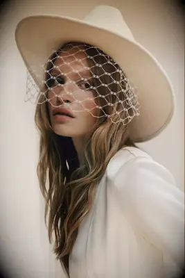 Monrowe Bridal cowboy hat with birdcage veil
