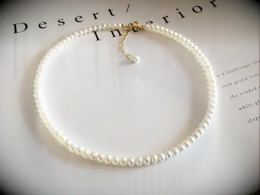 Pearl choker necklace for strapless wedding dress
