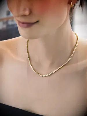 18k Gold Tennis necklace for strapless wedding dress