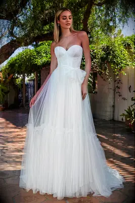 Strapless wedding dress with a bow at the waist. 