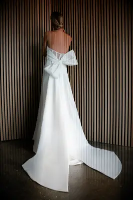 Strapless wedding dress by Jenny Yoo, best wedding dresses with bows 2024. 