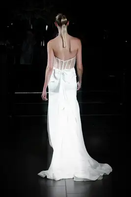 Strapless dress with a bow in the back, best bow dresses 2023-2024. 