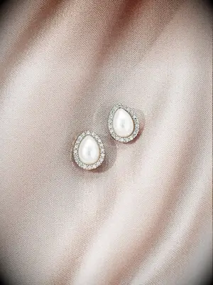 Olive & Piper pearl stud earrings for bridesmaids