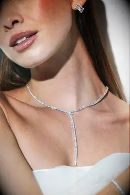 Y-shaped diamond necklace