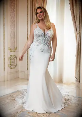 Form fitting plus-size bridal dress with floral detailing