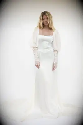 Puffed sleeves 90s-inspired wedding dress by Cinq. 