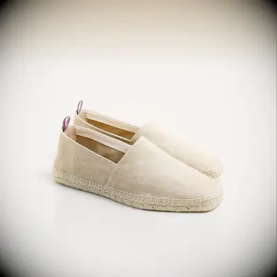 Beige casual shoes for summer wedding