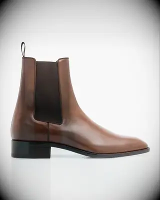 Brown shoes with tan suit