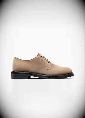 Light brown shoes for light blue suit