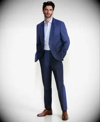 Dark blue suit with dark brown shoes