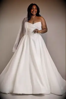 Plus-size strapless wedding dress