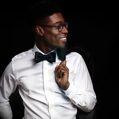 Black bow tie for the perfect outdoor wedding attire