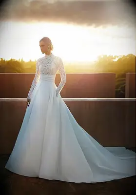 Pronovias lace wedding dress for small bust