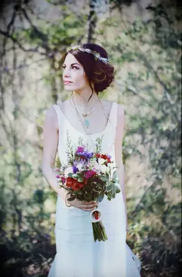 minimalist scoop neckline