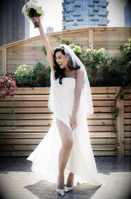 strapless dress neckline