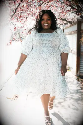 Stretchy floral dress with puff shoulders