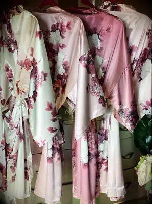 Pink floral bridesmaid robe from Etsy