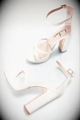 Platform white bridal high-heeled sandals for reception