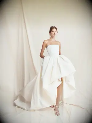 Silk strapless gown with full skirt 
