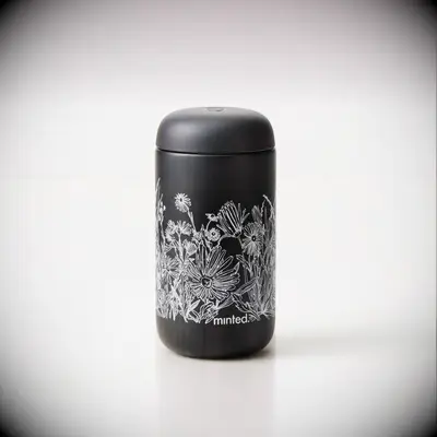 Travel mug with sketch design