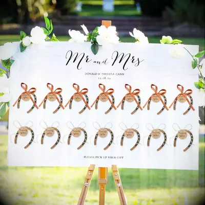 Lucky horseshoes favors