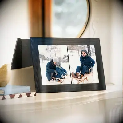 Digital photo frames