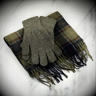 Plaid scarf and gloves